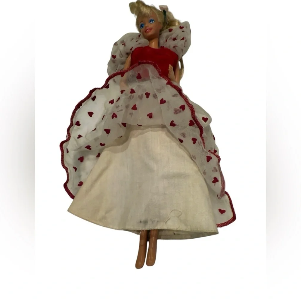 LOVING YOU Barbie Doll #7072 – Mattel (1983) Head is 1976.  Body is 1966.